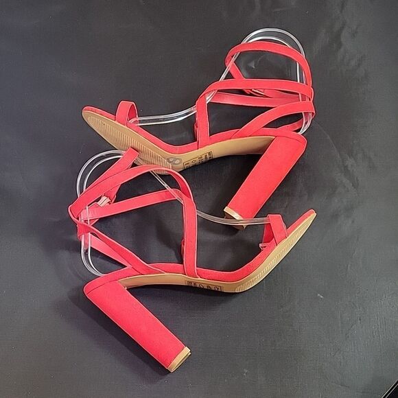 BRAND NEW QUPID POINTED TOE HIGH HEEL ADJUSTABLE BUCKLE ANKLE STRAP SANDAL - Picture 9 of 14